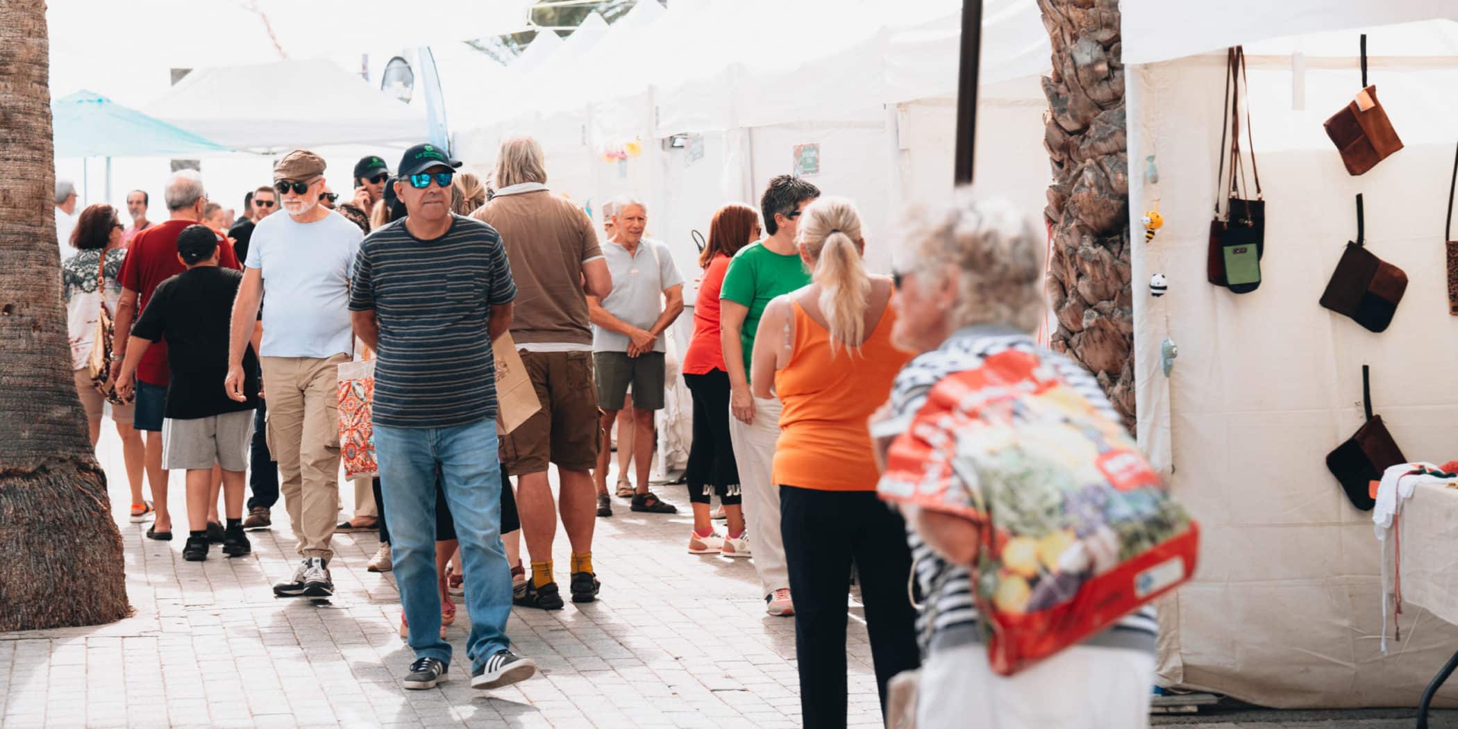 011024 Imagen del espacio de compraventa de la Feria Insular de Artesanía de La Gomera 2023