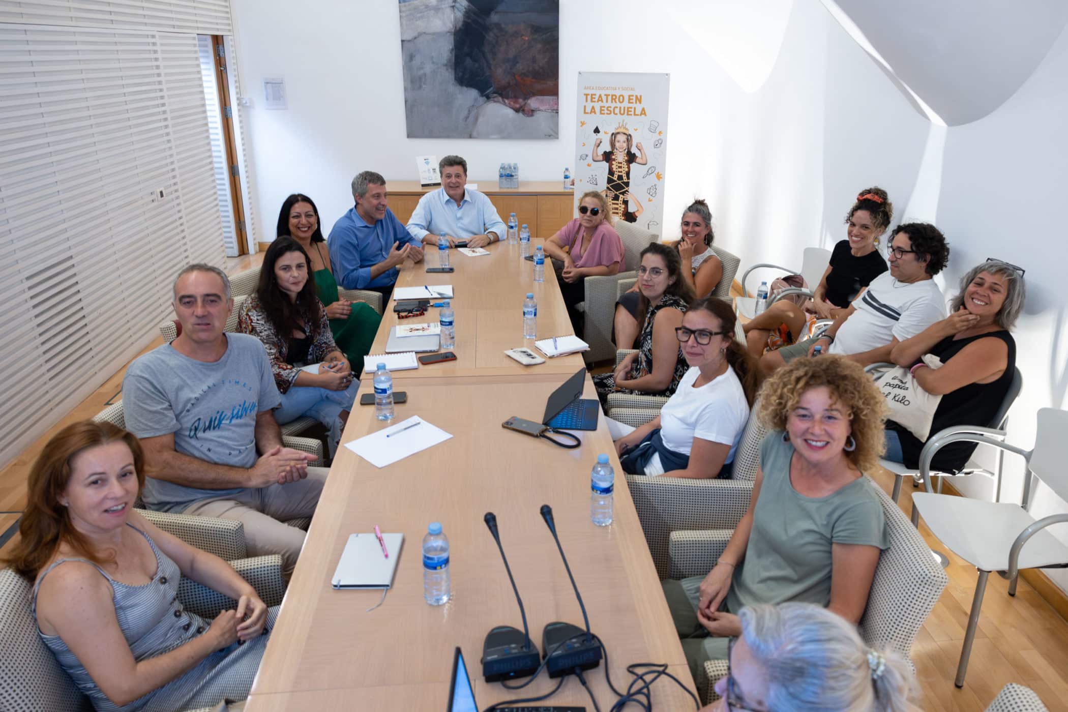 2024-09-30 Reunioìn de teatro en la Escuela -01