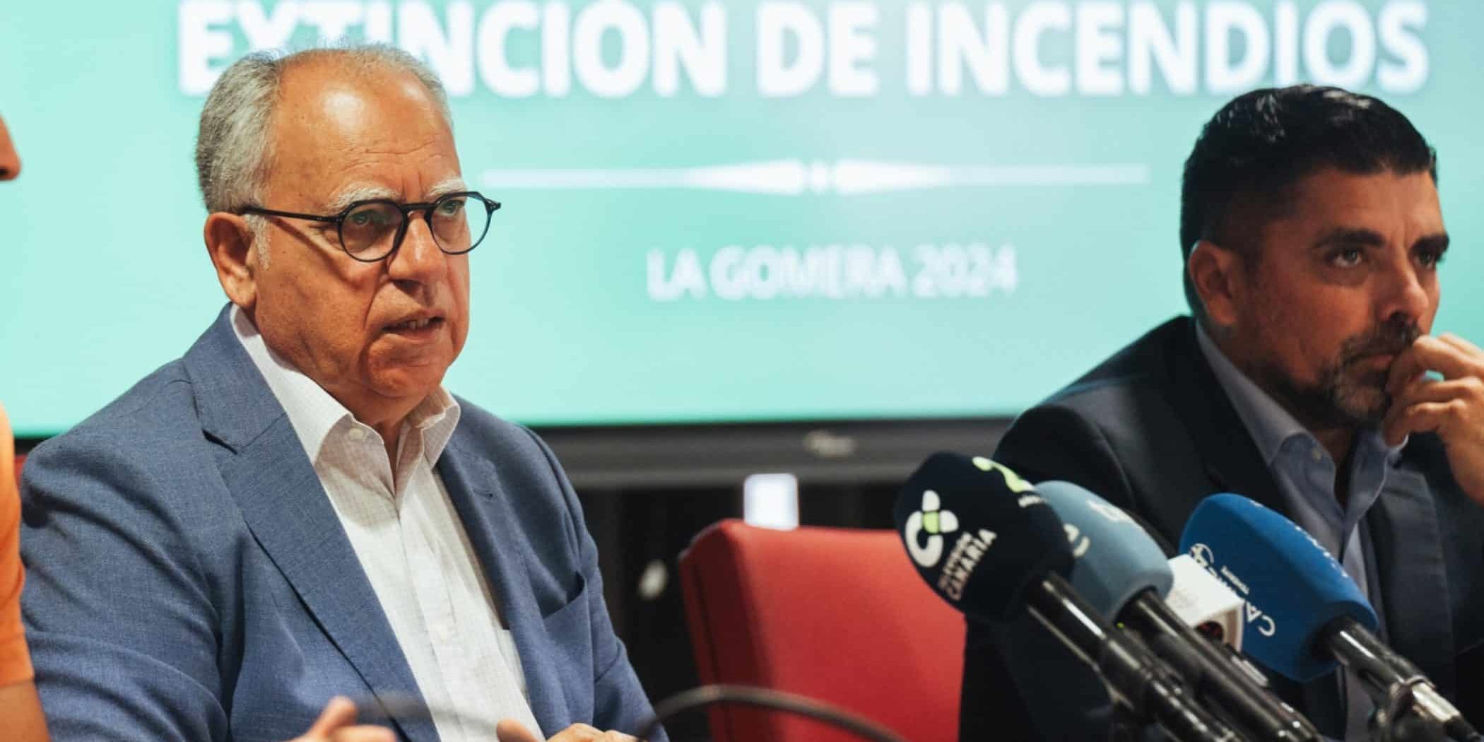 241024 El presidente del Cabildo de La Gomera, Casimiro Curbelo, y el consejero insular de Emergencias, Héctor Cabrera