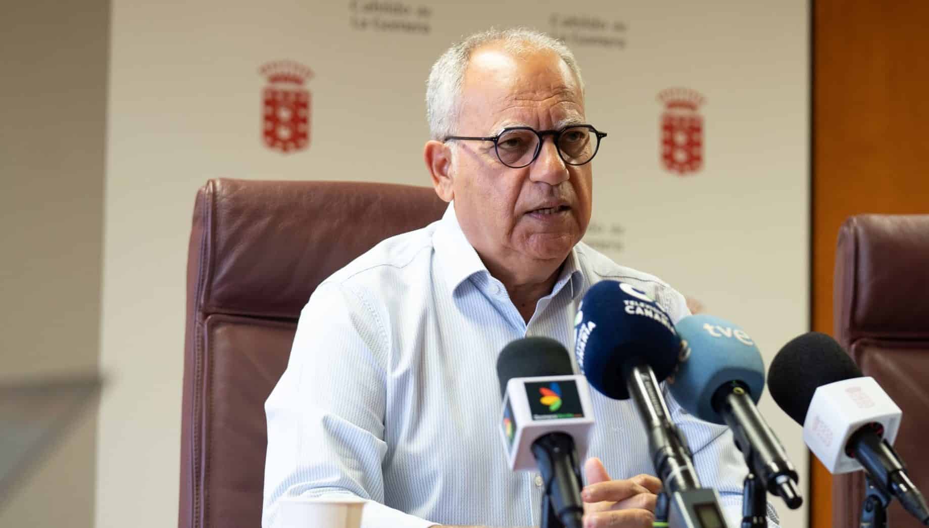 290824 Casimiro Curbelo, presidente del Cabildo, y Rosa Elena García, consejera insular de Educación