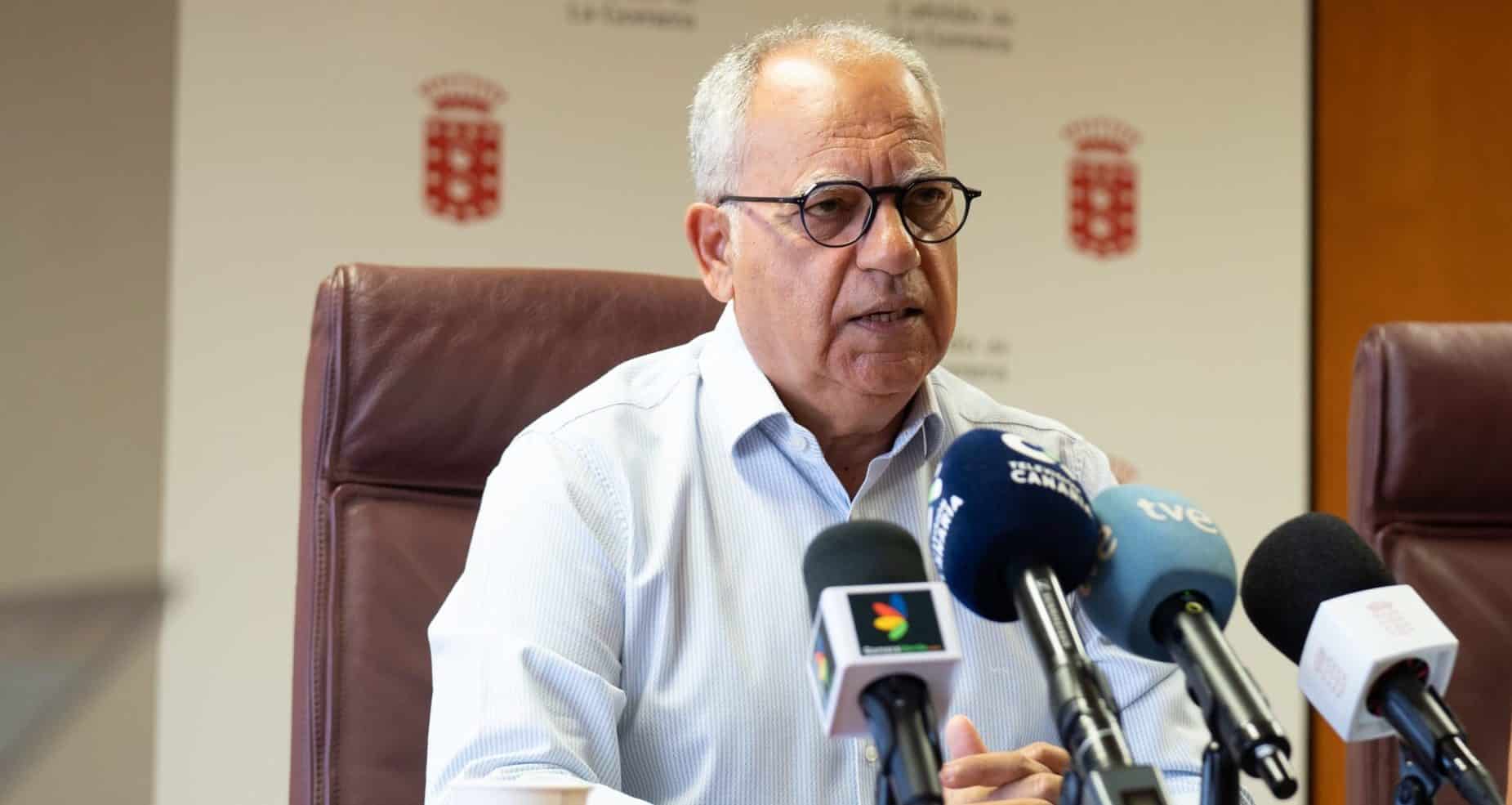 300924-casimiro-curbelo-presidente-del-cabildo-y-rosa-elena-garcia-consejera