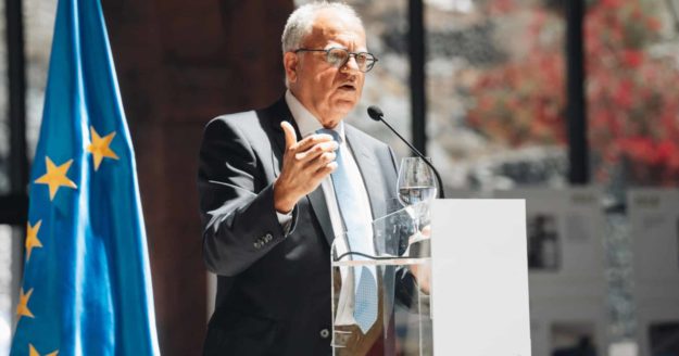 301024 Casimiro Curbelo, durante su intervención en el acto de celebración del 25 aniversario del Aeropuerto de La Gomera
