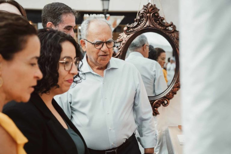 301024 Casimiro Curbelo, junto a la consejera de Artesanía, Cristina Ventura