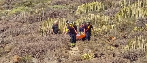 BOMBEROS RESCATAN A UNA MUJER HERIDA1-ARONA 13-10-24