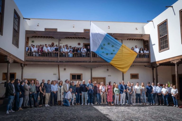 Bandera Nacional Canario 1