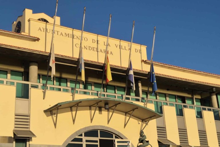Banderas a media asta