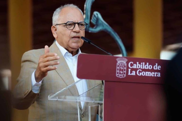 Casimiro Curbelo durante una intervención