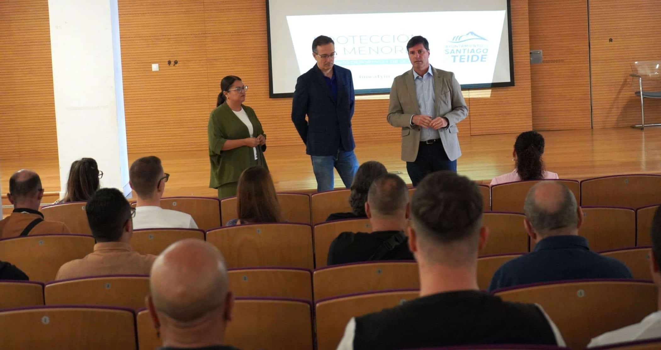 El alcalde durante la presentación de la charla (1)