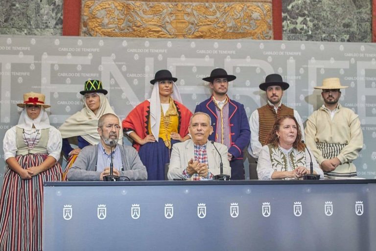 FOTO-INDUMENTARIA-TRADICIONAL-CANARIA-2