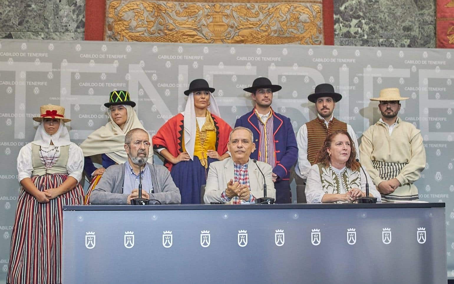FOTO-INDUMENTARIA-TRADICIONAL-CANARIA-2