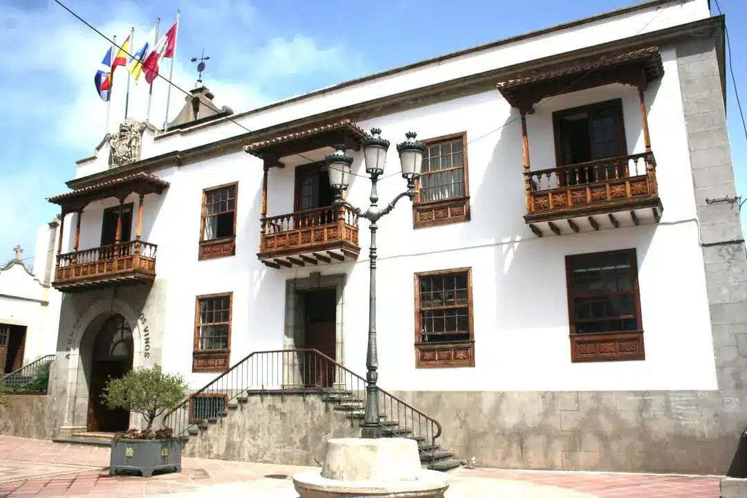 Fachada Ayuntamiento Icod de los Vinos.jpg