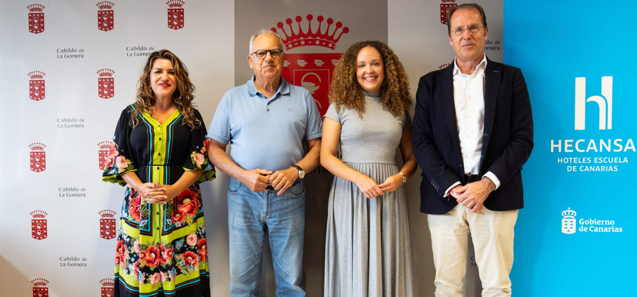 Firma de convenio entre representantes del Cabildo de La Gomera y Hecansa