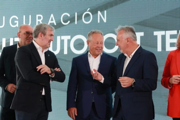 Ángel Víctor Torres asiste a la inauguración de ‘La Luz Autoport Terminal’ en Las Palmas de Gran Canaria