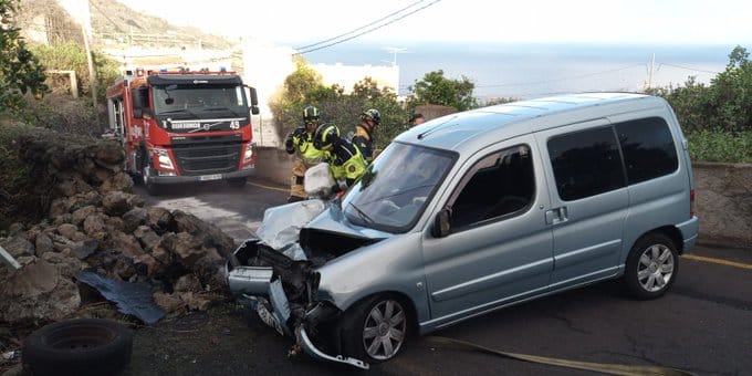 MUJER HERIDA AL VOLCAR CON SU VEHÍCULO-ICOD DE LOS VINOS 29-10-24