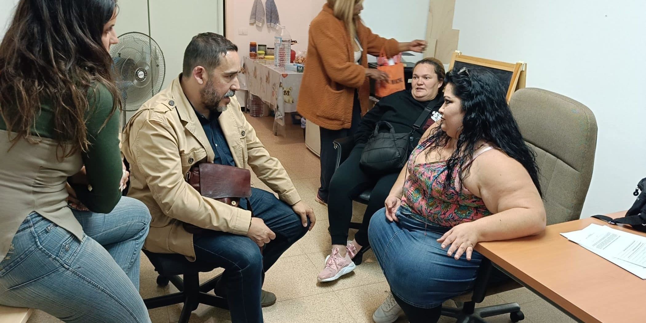 Rubens Ascanio con los vecinos de Visocan