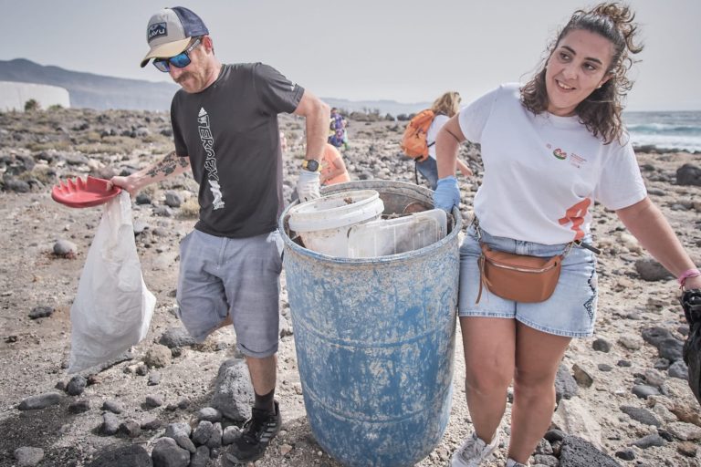 Voluntariado Ambiental-Limpieza costa 00 (1)