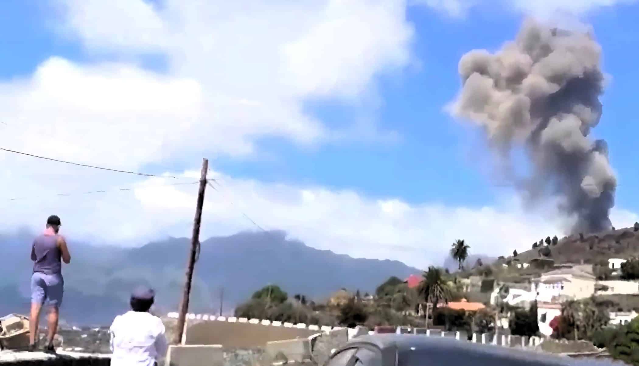 vecinos sorprendidos en el momento inciail de la erupcion (1)