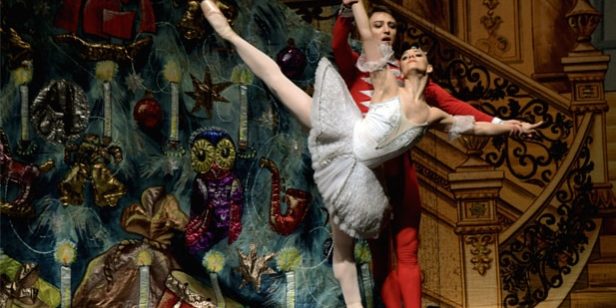 041124 Foto de la función El Cascanueces de la International Ballet Company