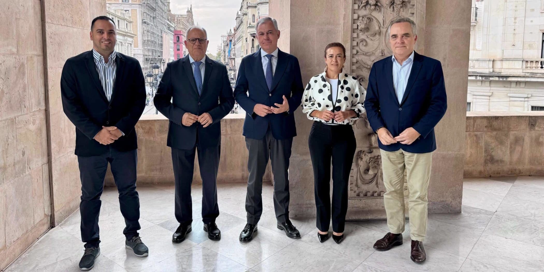 081124 El presidente del Cabildo, Casimiro Curbelo, y la alcaldesa de San Sebastián, Angélica Padilla, mantienen un encuentro con el alcalde de Sevilla, José Luis Sanz