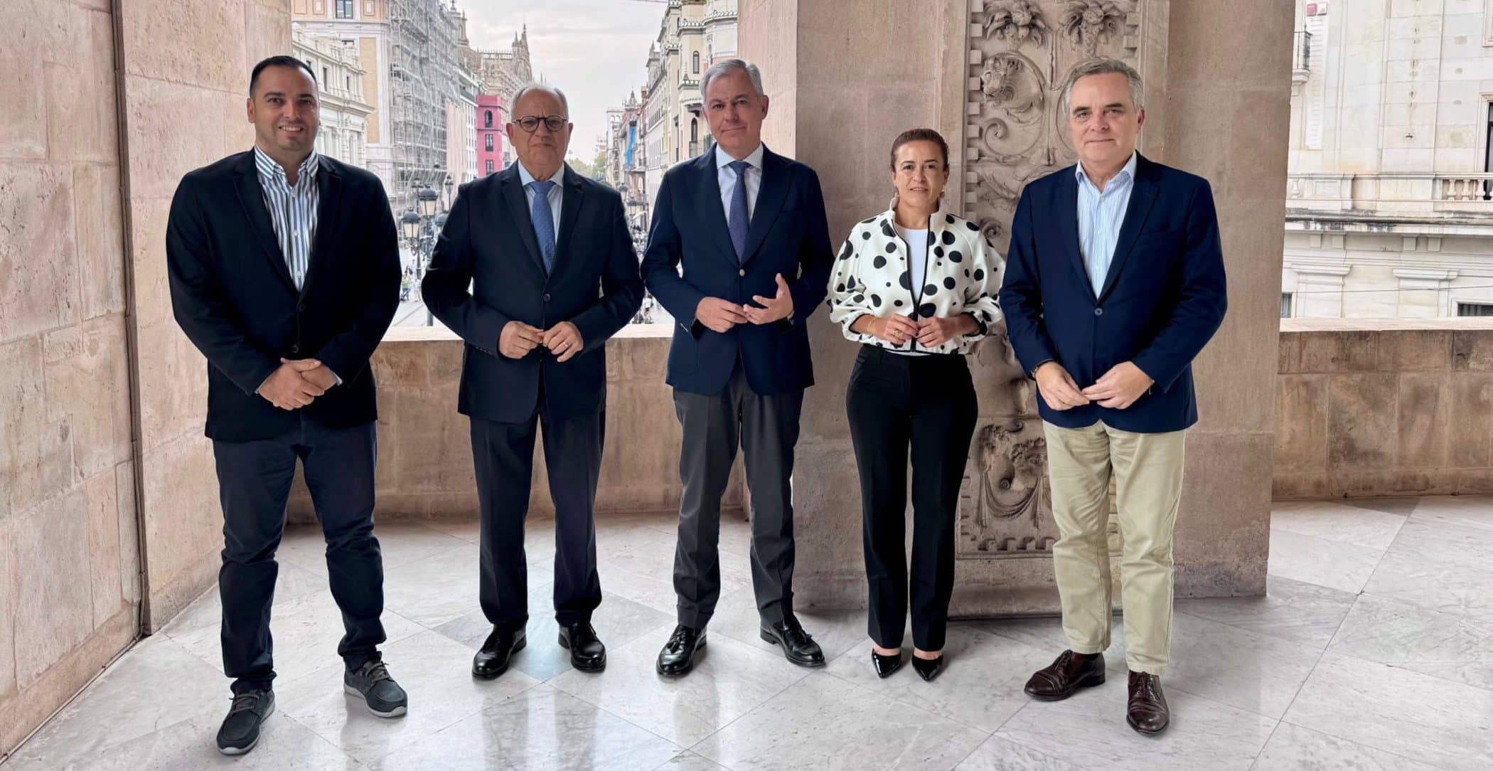 081124 El presidente del Cabildo, Casimiro Curbelo, y la alcaldesa de San Sebastián, Angélica Padilla, mantienen un encuentro con el alcalde de Sevilla, José Luis Sanz