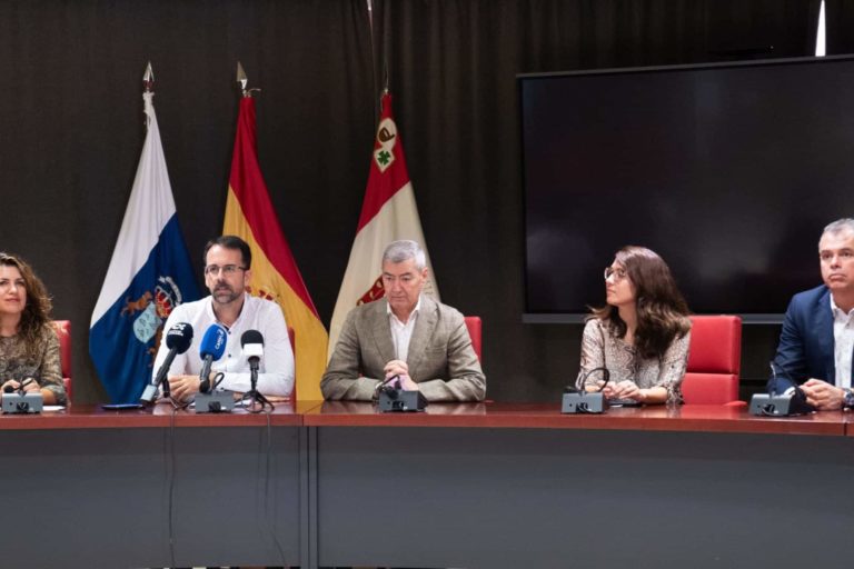 111124 Representantes del Cabildo de La Gomera y de FAUCA presentan la nueva edición de los Bonos Consumo Yo compro en La Gomera
