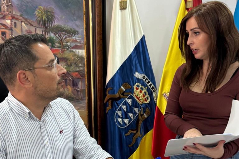 131124 Alcalde y concejala Hacienda presupuesto social 2025