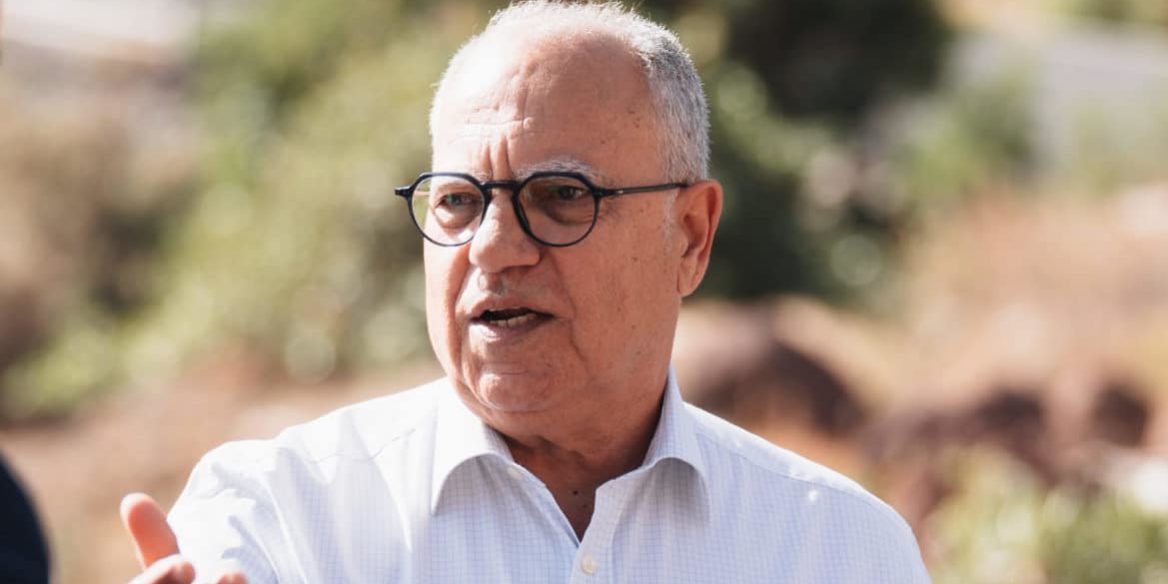 181024 Casimiro Curbelo, durante la visita a la zona donde irá ubicado el depósito