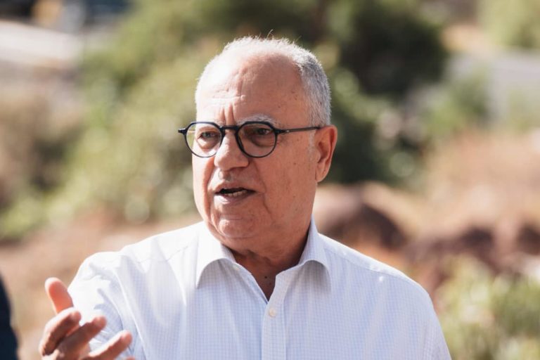 181024 Casimiro Curbelo, durante la visita a la zona donde irá ubicado el depósito