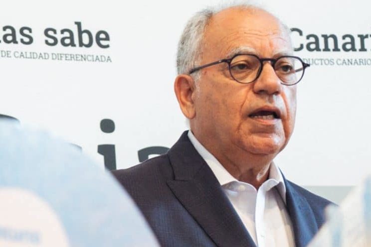 221024 Casimiro Curbelo, durante el desarrollo del Concurso Agrocanarias de gofio en La Gomera