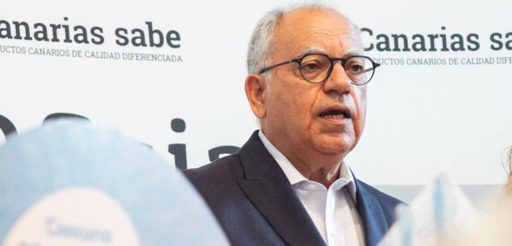 221024 Casimiro Curbelo, durante el desarrollo del Concurso Agrocanarias de gofio en La Gomera