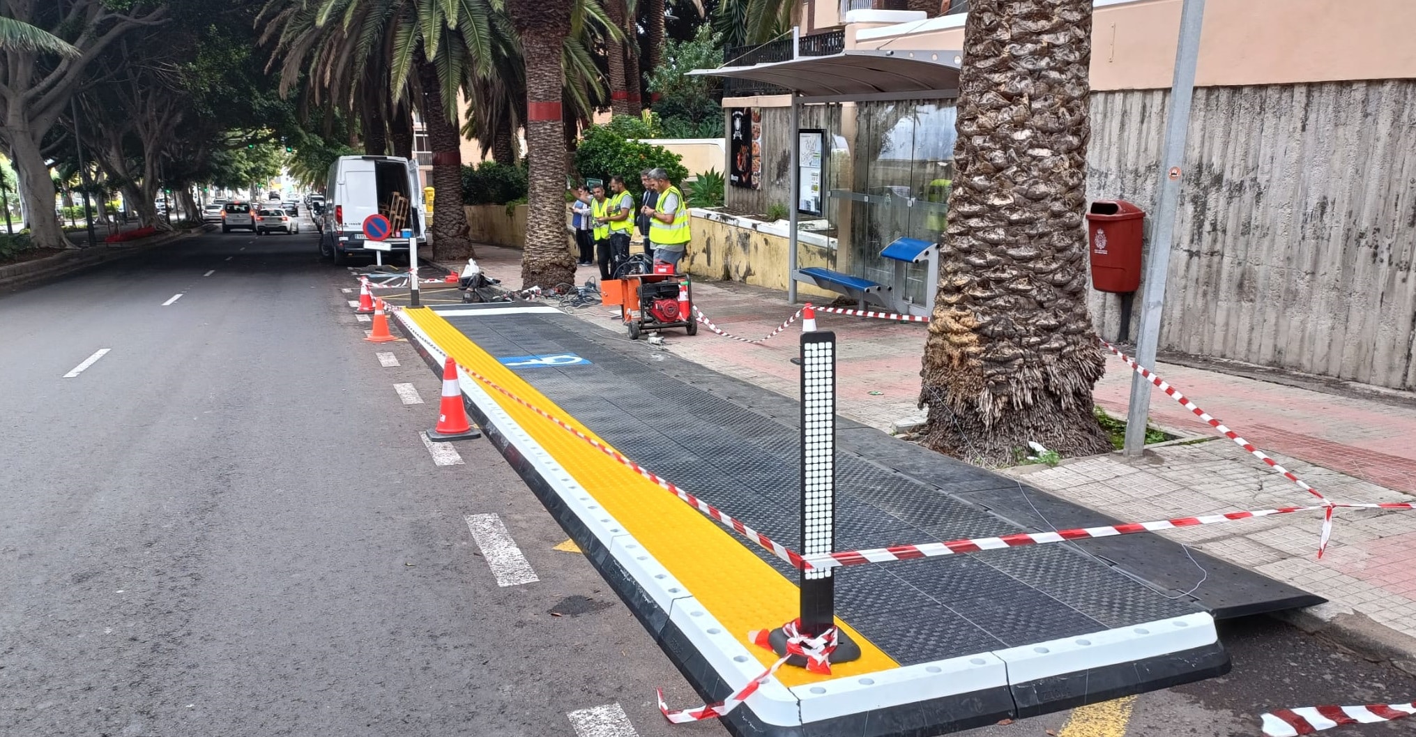 241126 Plataforma de accesibilidad a las guaguas, avenida Príncipes de E…