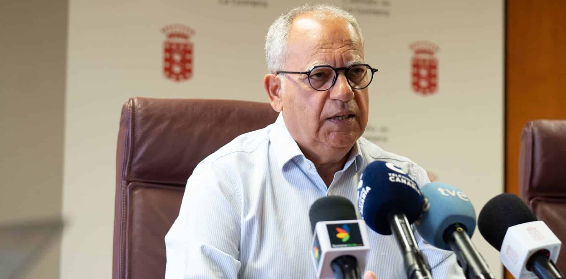 300924-casimiro-curbelo-presidente-del-cabildo-y-rosa-elena-garcia-consejera