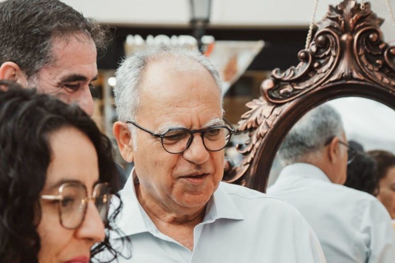 301024 Casimiro Curbelo, junto a la consejera de Artesanía, Cristina Ventura