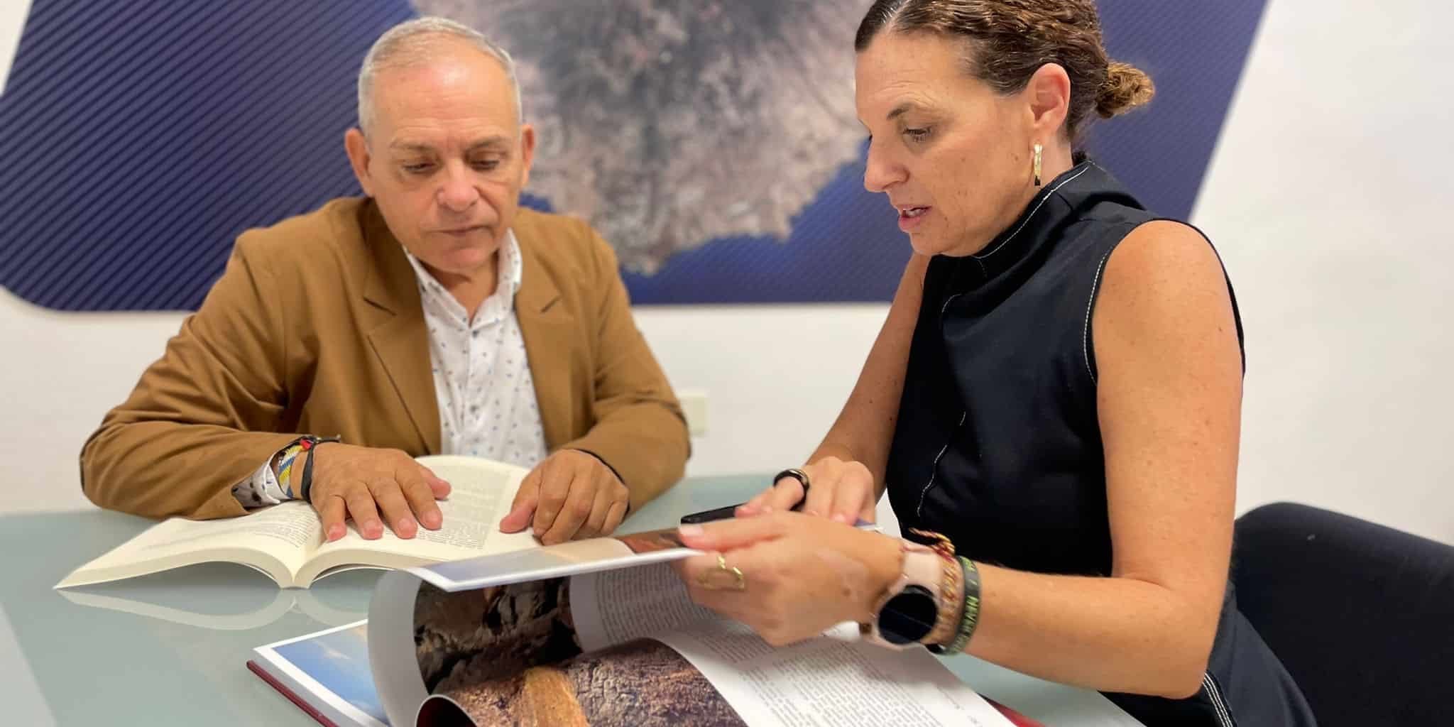 EL CONSEJERO EFRAÍN MEDINA E ISABEL DE ESTABAN 001