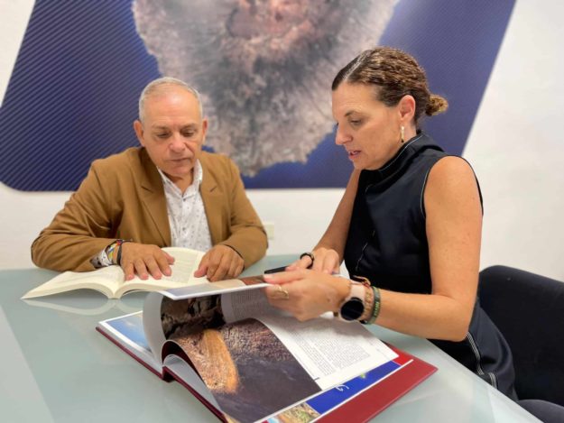 EL CONSEJERO EFRAÍN MEDINA E ISABEL DE ESTABAN 001