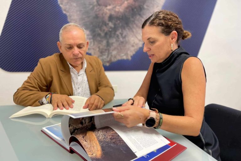 EL CONSEJERO EFRAÍN MEDINA E ISABEL DE ESTABAN 001