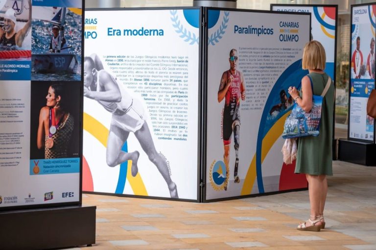 FOTO. Deportistas canarios visitan la exposición Canarias en el Olimpo en el CC Alisios 4