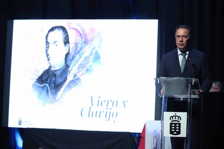 FOTO. Imagen de archivo de Poli Suárez, durante la entrega de las distinciones Viera y Clavijo 2023