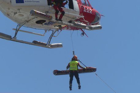 SURFISTA LESIONADA RESCATADA POR UN HELICÓPTERO DEL GES-LA OLIVA 22-11-24