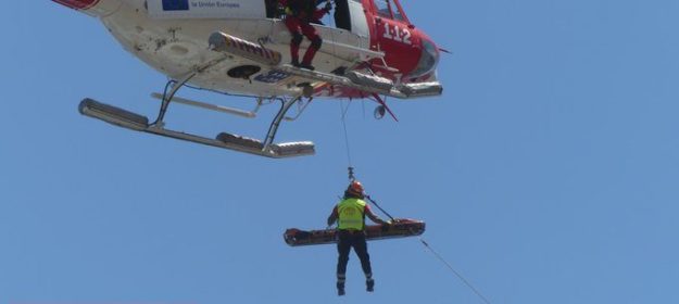 SURFISTA LESIONADA RESCATADA POR UN HELICÓPTERO DEL GES-LA OLIVA 22-11-24