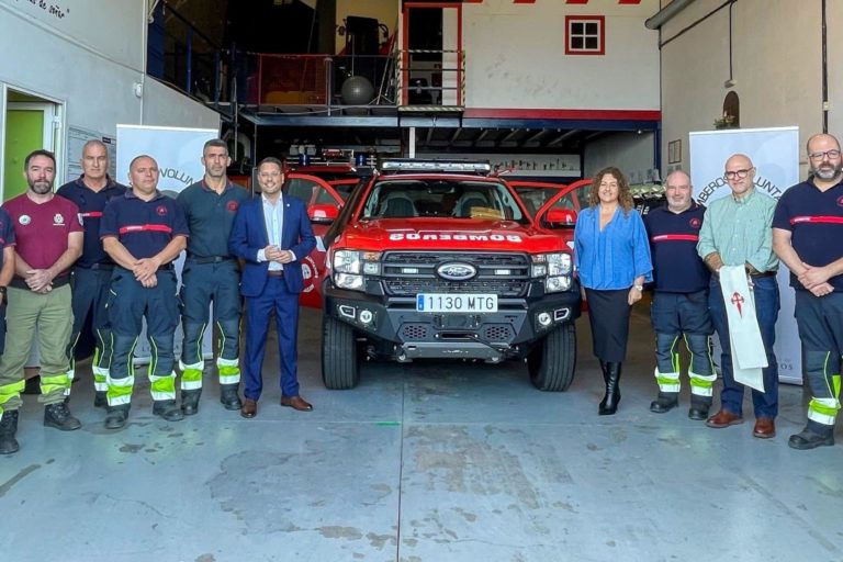 051224 Presentaci�n nuevo veh�culo Bomberos Voluntarios
