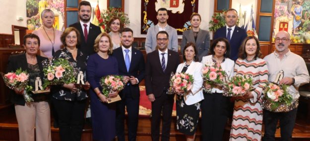 191224 Homenaje a personal docente jubilado en centros educativos de Los Realejos 2024 (1)
