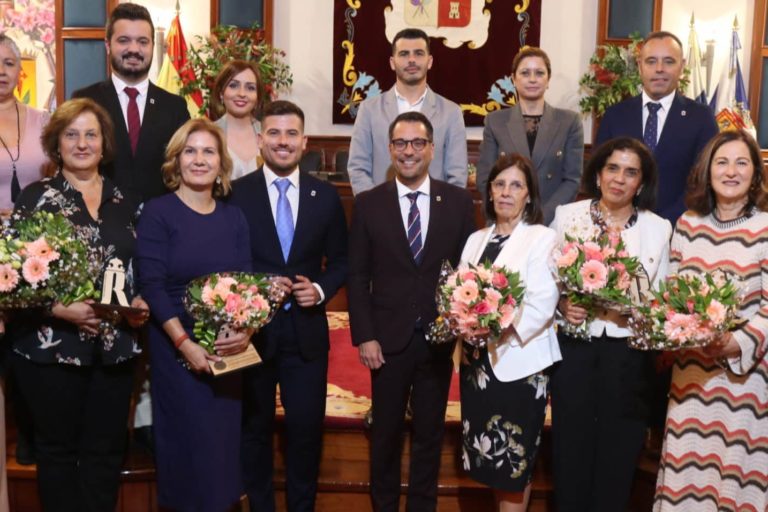 191224 Homenaje a personal docente jubilado en centros educativos de Los Realejos 2024 (1)