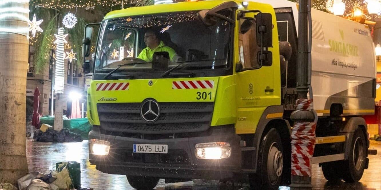 241230 Limpieza del servicio Valoriza en Santa Cruz
