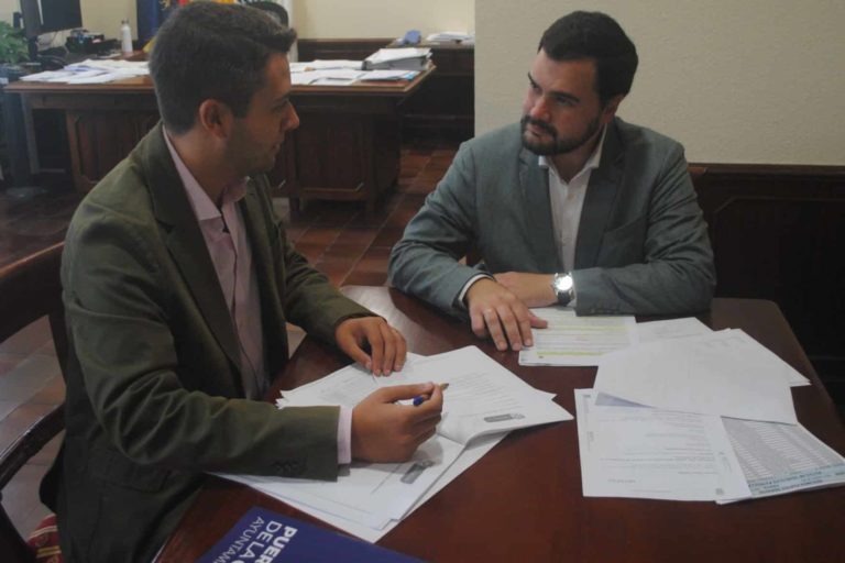 ALCALDE Y CONCEJAL HACIENDA