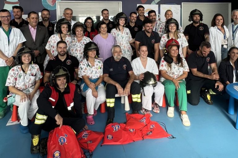 BOMBEROS DE TENERIFE VISITAN LOS HOSPITALES 18-12-24