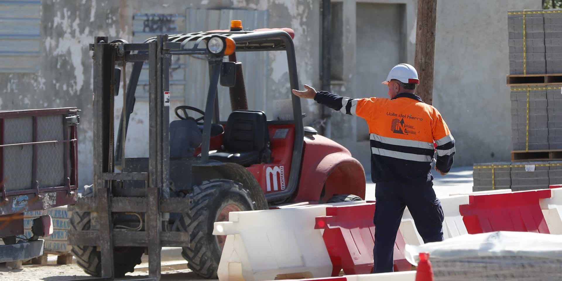 El paro baja en 613 personas en noviembre en Canarias y en 11.649 en el último año