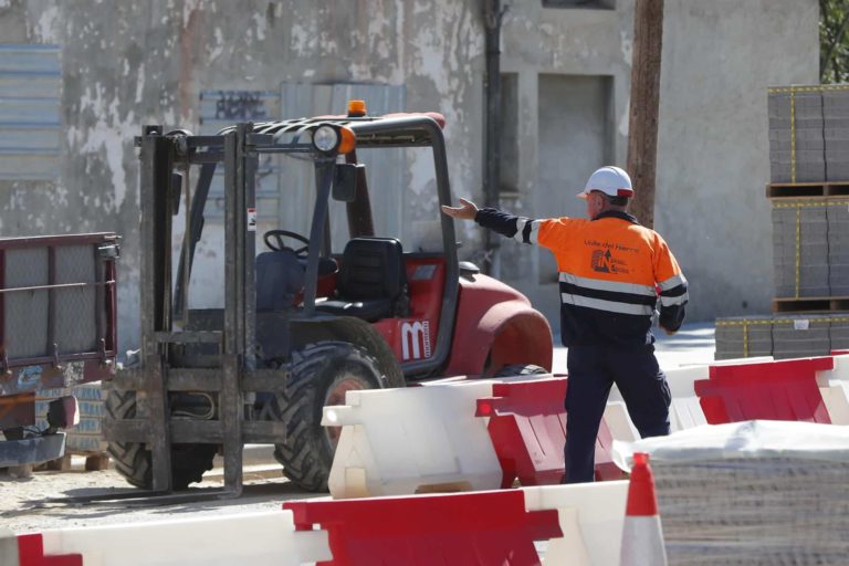 El paro baja en 613 personas en noviembre en Canarias y en 11.649 en el último año