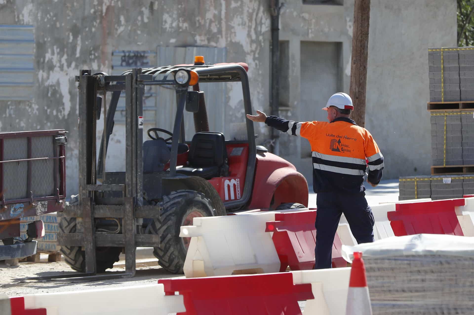 El paro baja en 613 personas en noviembre en Canarias y en 11.649 en el último año
