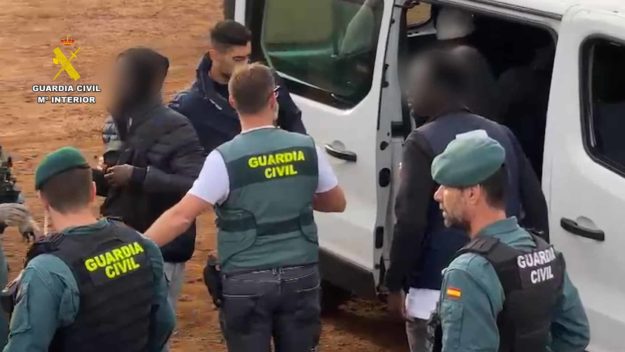 DETENIDOS PATRONES DE CAYUCOS POR PRESUNTAMENTE ASESINAR A MIGRANTES 29-12-24